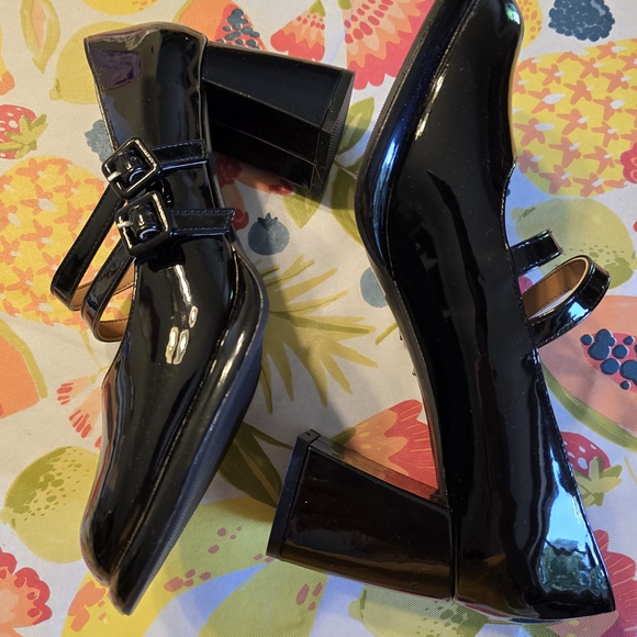 Black Patent Leather Mary Jane Shoes - Picture 3 of 8